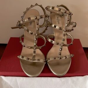 🆕 Valentino rock studded cage heels!!